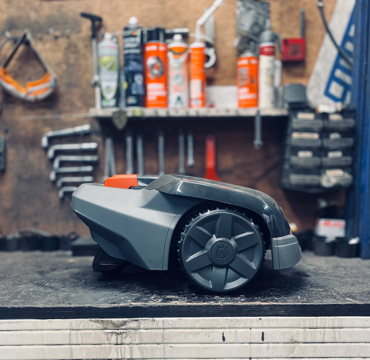 Technicien Sermot en atelier de réparation motoculture Angers